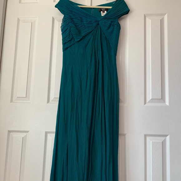 Emerald Off the shoulder Dress - Picture 4 of 6